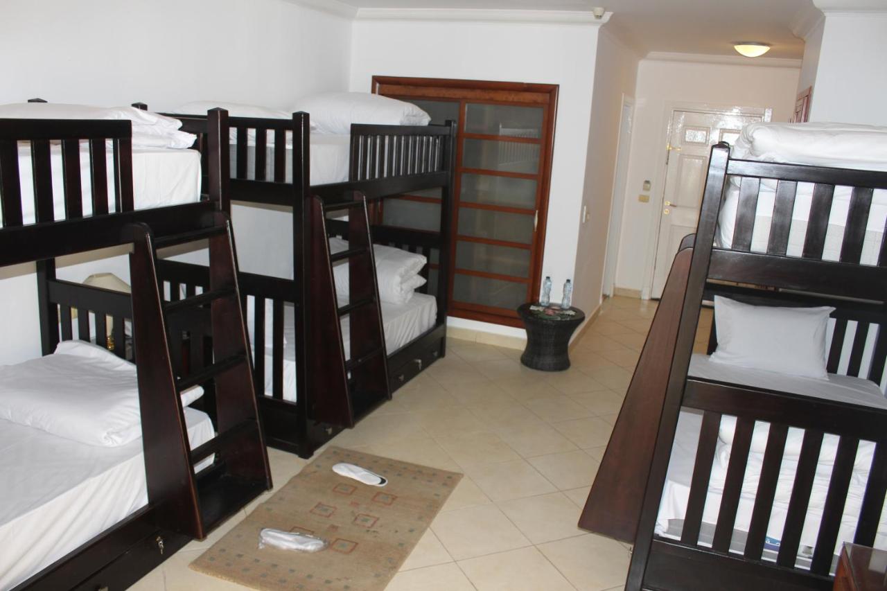 Lit dans Dortoir pour Femmes de 6 Lits