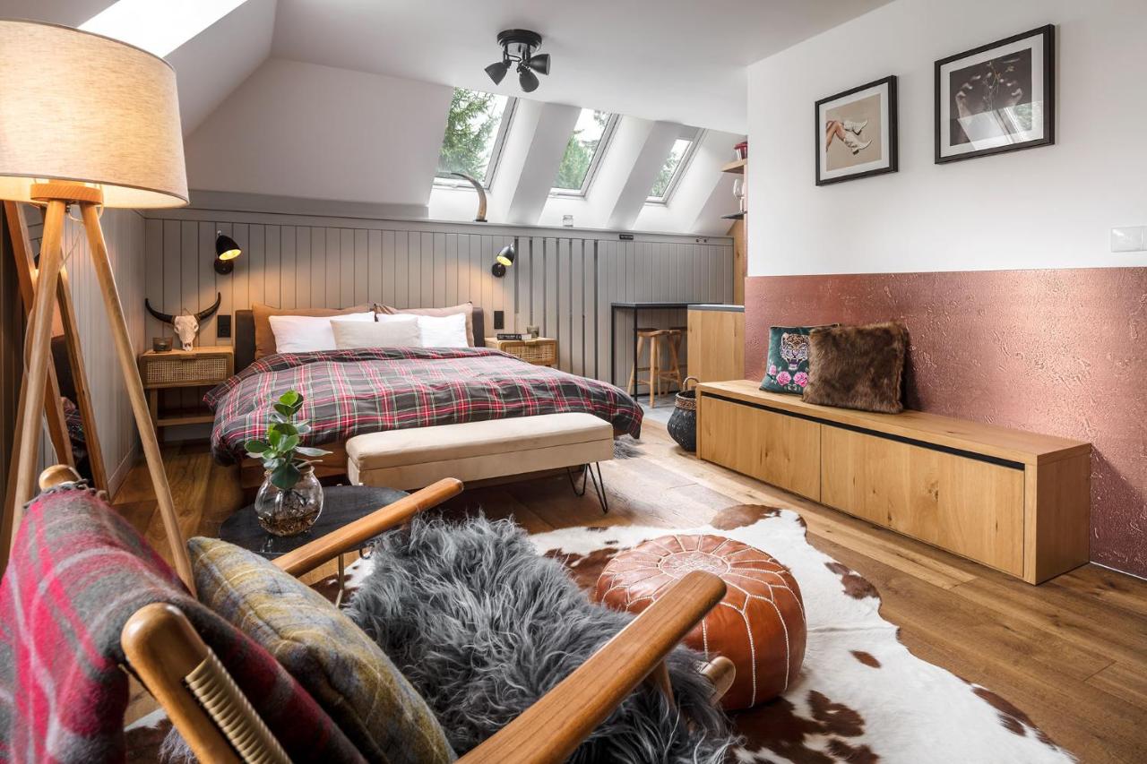 Peaceful, Cozy Designer Mountain Studio - B&B