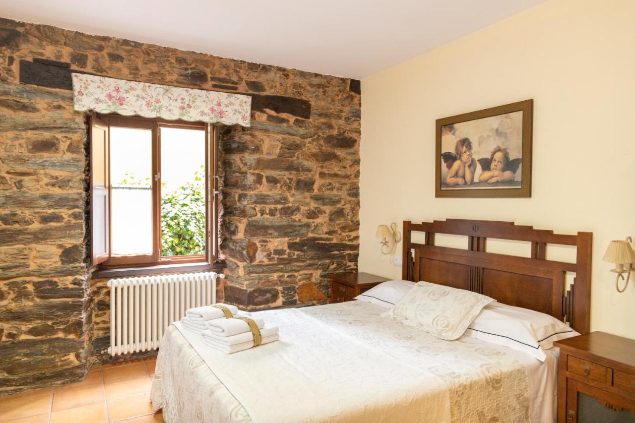 Studio (2 Adults)