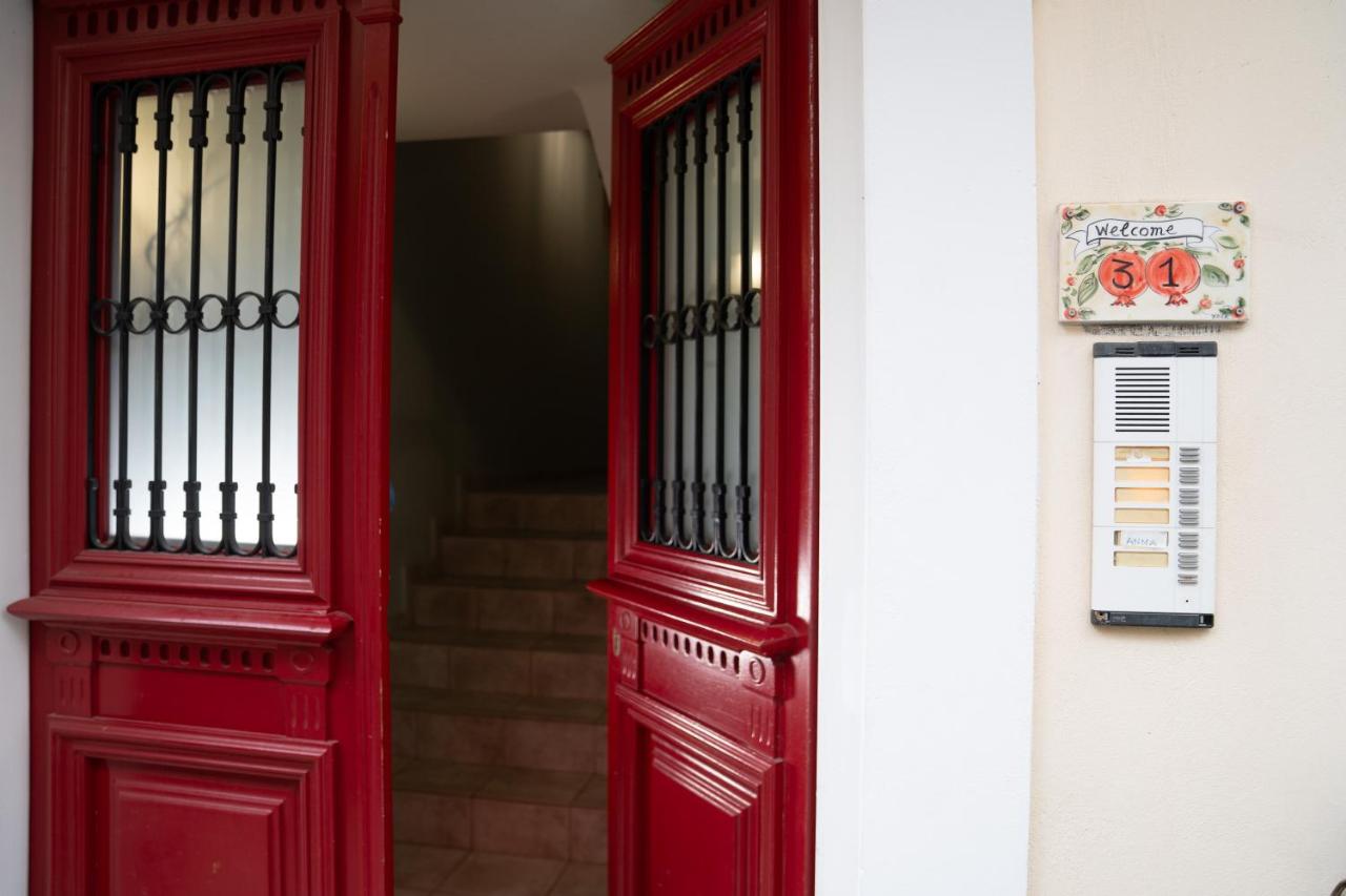 Delphian Colors - Red Edition - B&B