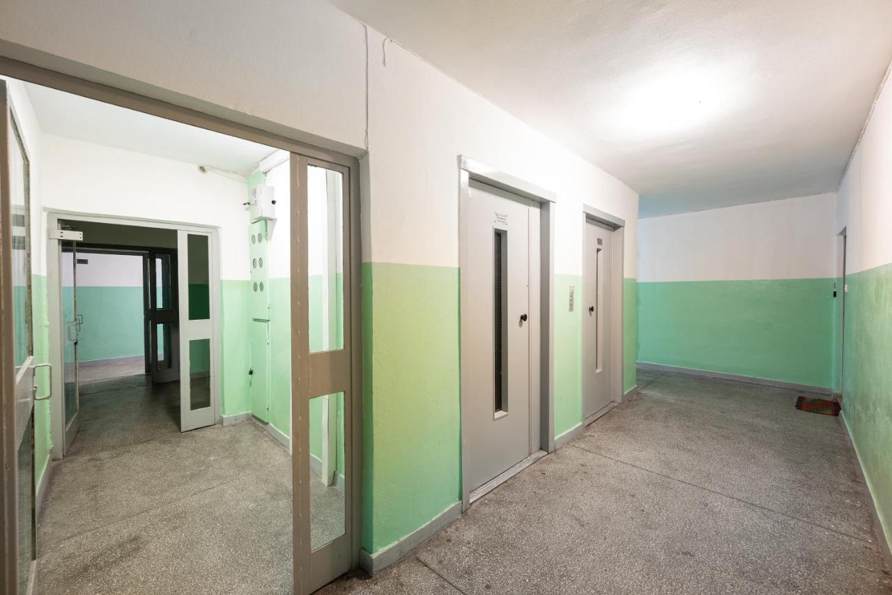 Metro Plocka Comfort Apartment by BookingHost - B&B Warsaw