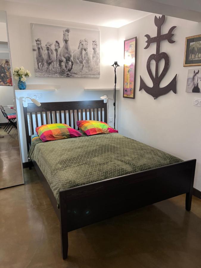 Studio indépendant, patio, intra-muros , clim, parking - B&B Aigues-Mortes