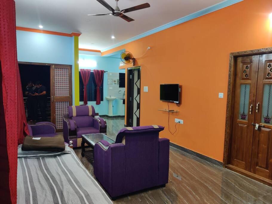B&B Mysore - Fully Furnished 2Bhk call-8O882-37972 - Bed and Breakfast Mysore