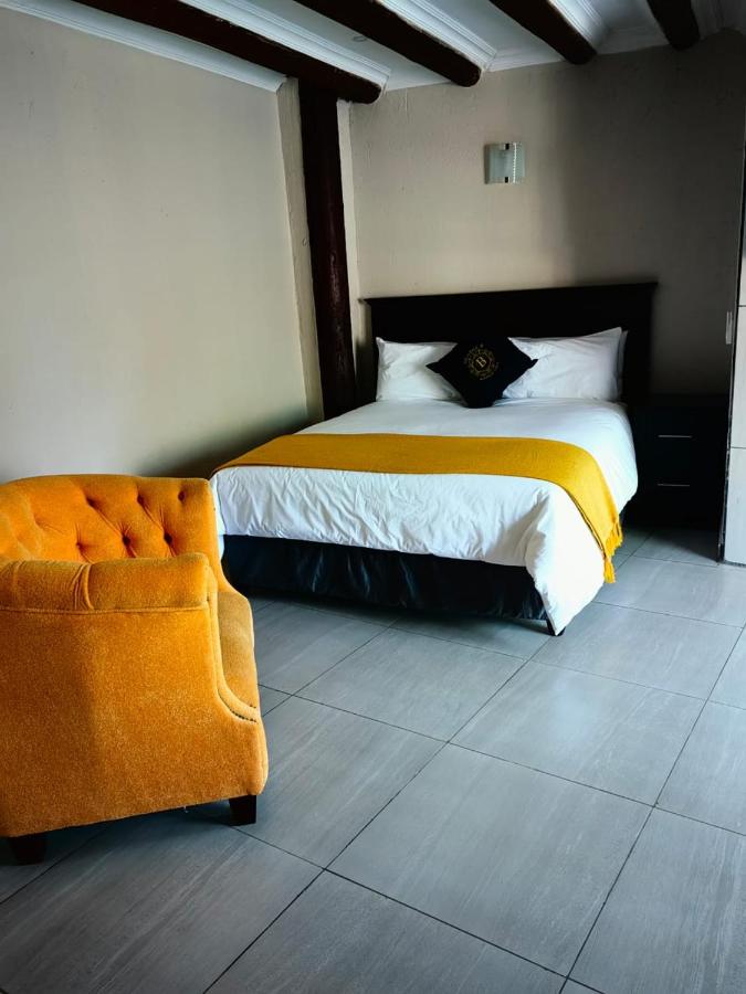 Standard Queen Room