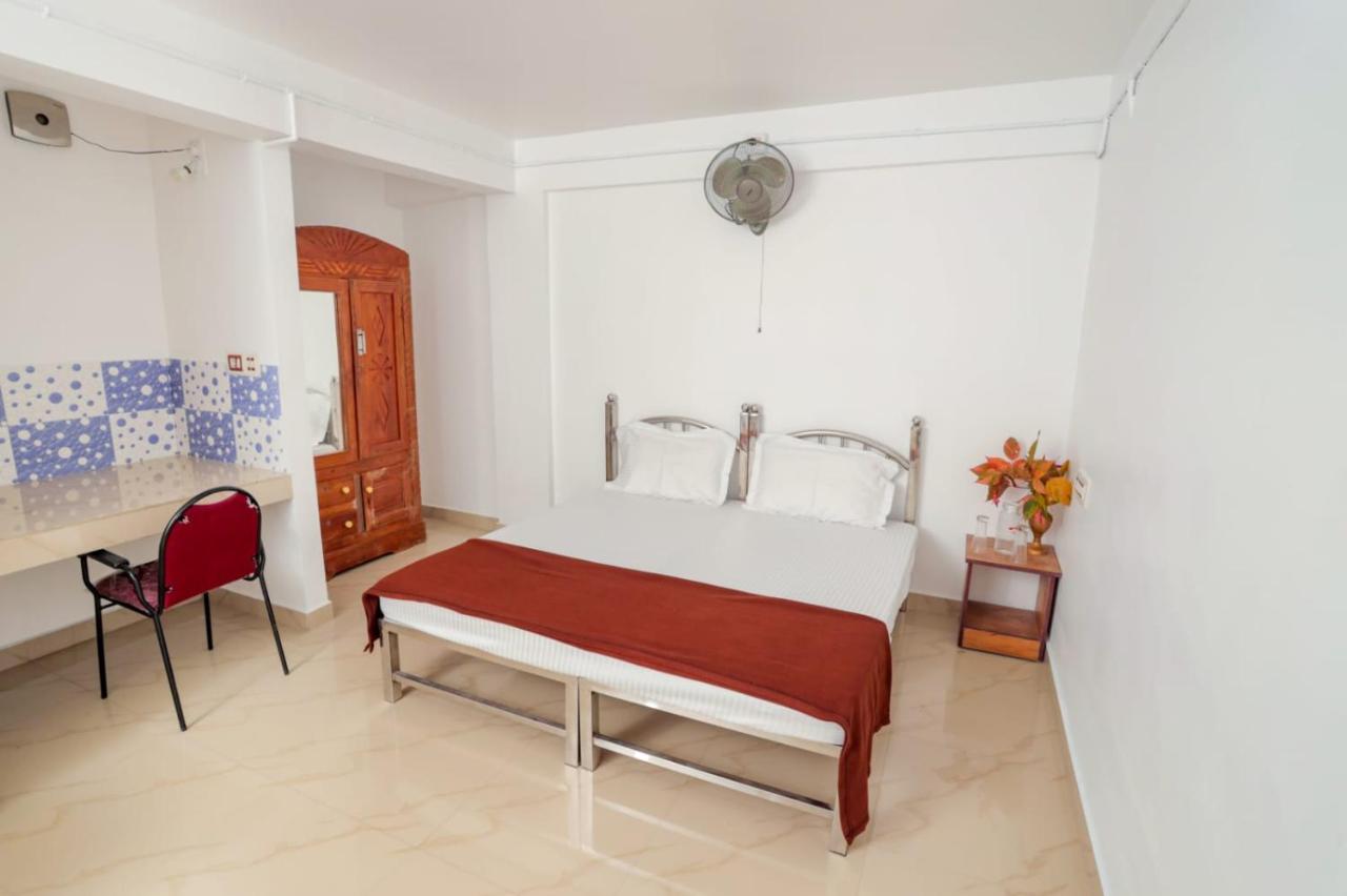 B&B Munnar - EL LORA RESlDENCY - Bed and Breakfast Munnar