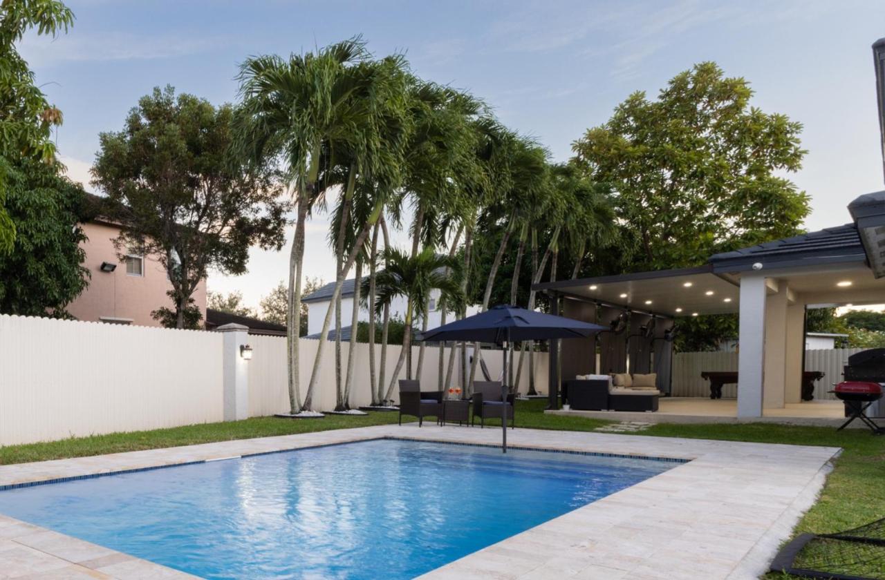 B&B Miami - Miami Luxury Villa Heated Pool & Pool Table 5BD 4BR - Bed and Breakfast Miami