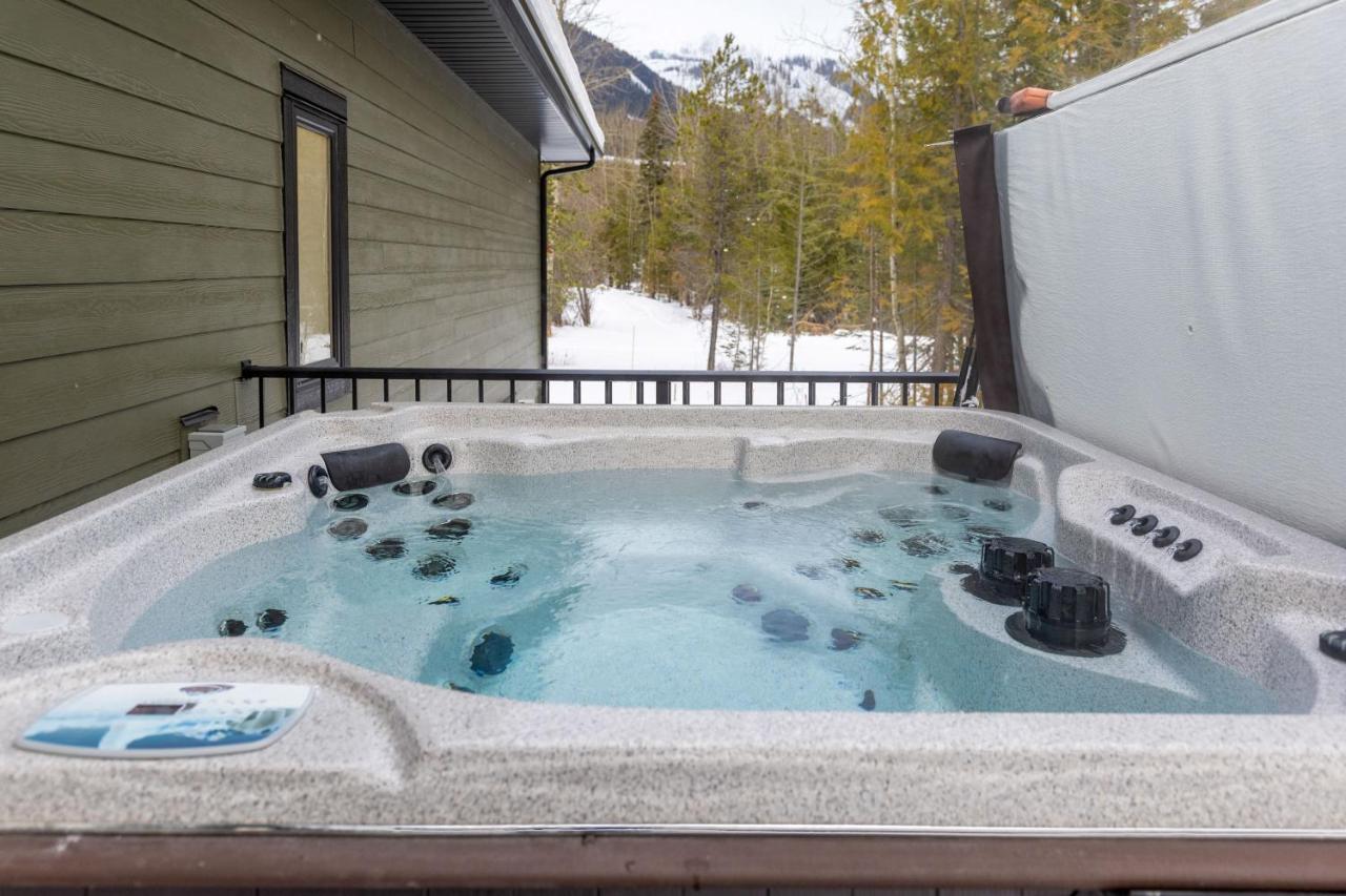 Powder House Chalet by Fernie Central Reservations - B&B