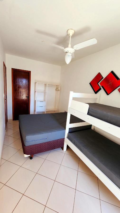Apartamento Praia Grande Ubatuba 100 metros da praia ótima localização - Chambres d'hôtes Ubatuba