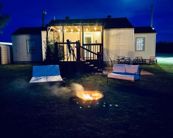 Farm Charm - B&B Iowa Park