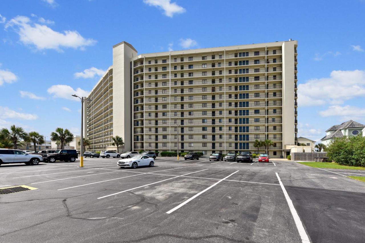 Commodore Resort #703 by Book That Condo - B&B