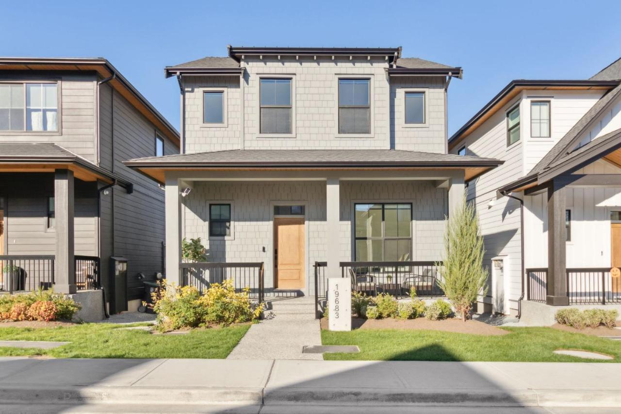 Glamorous, Luxurious & Stylish Family Home, Near Vancouver - B&B Langley
