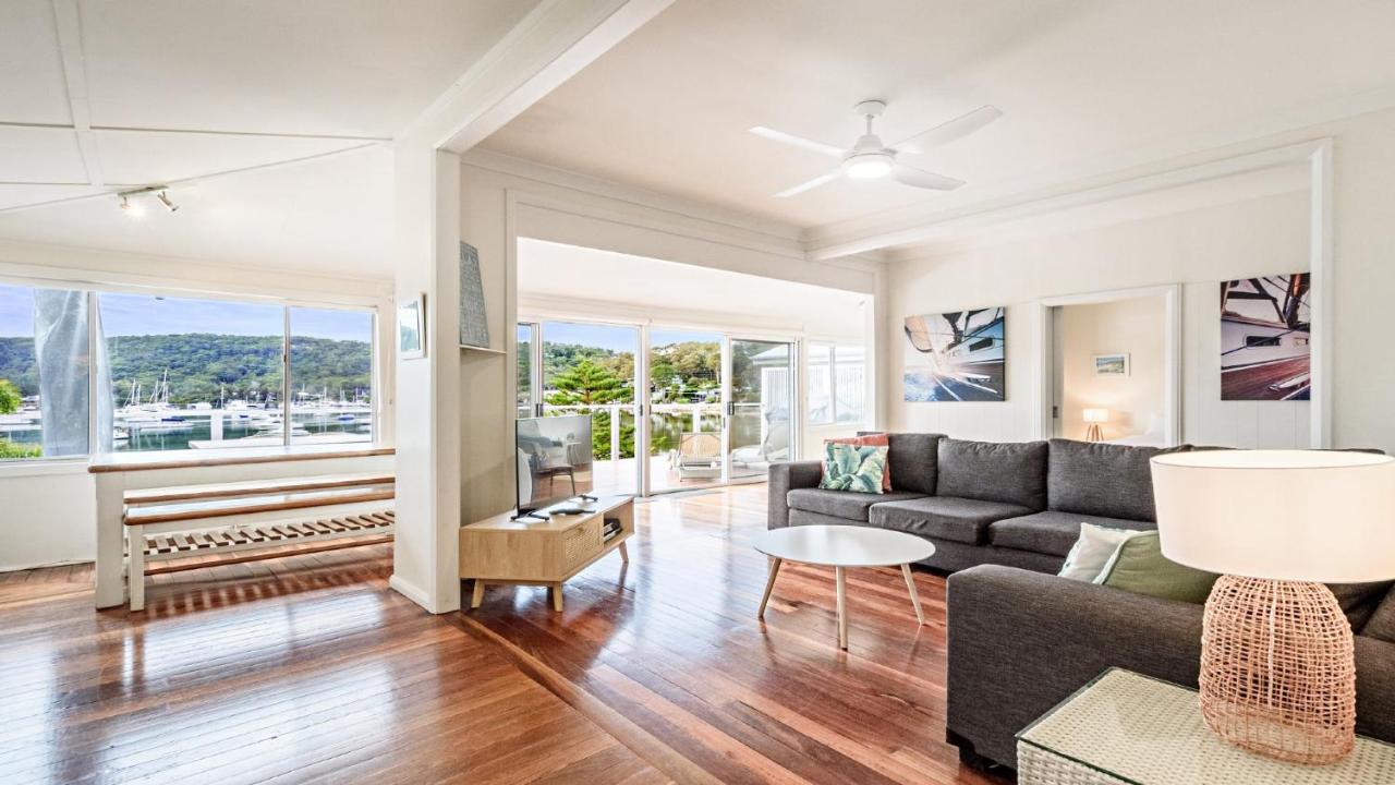 Classic Cottage On The Bay - Pet Friendly - B&B