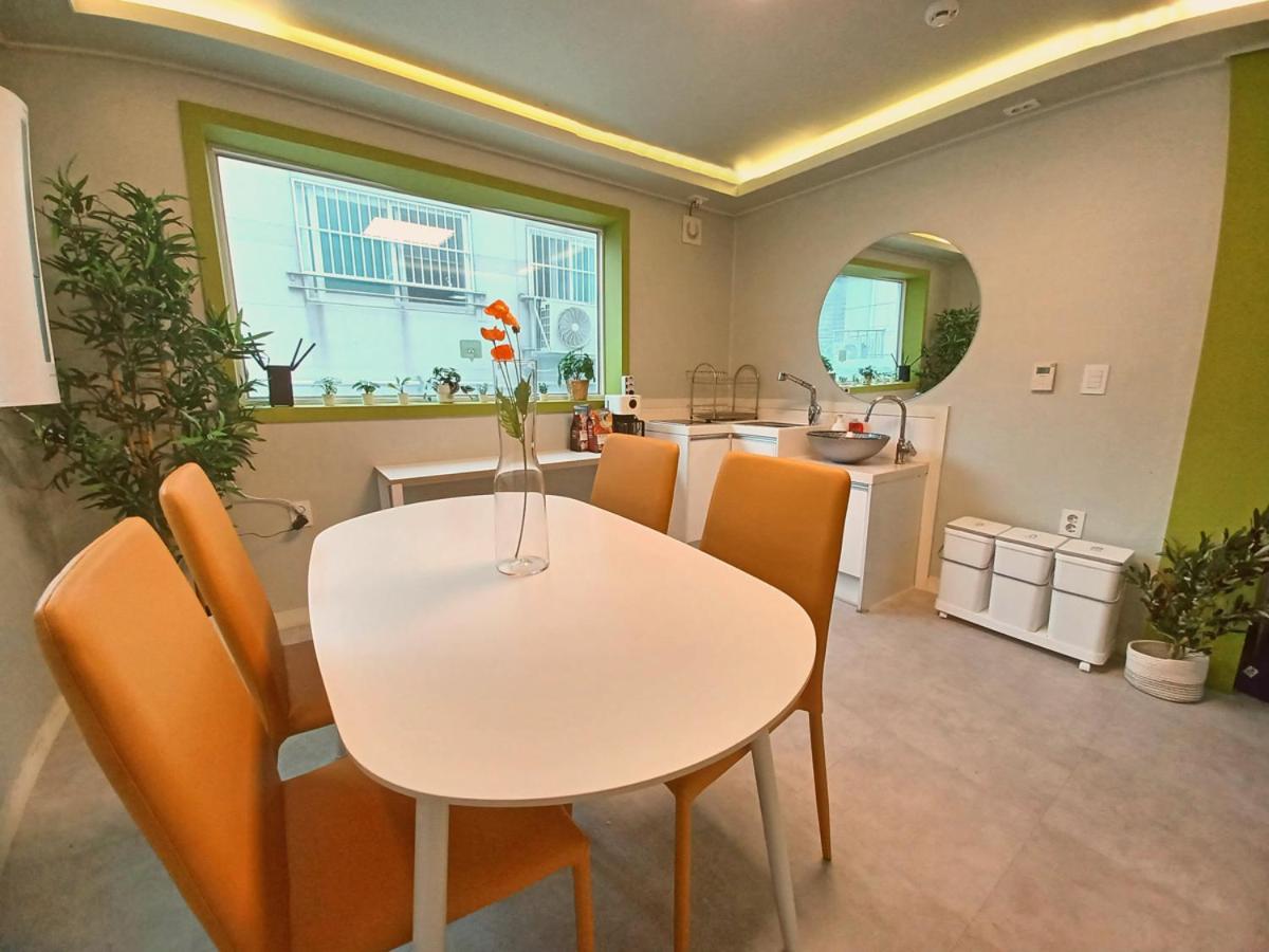 B&B Seoul - Four Seasons House (Female only) - Bed and Breakfast Seoul