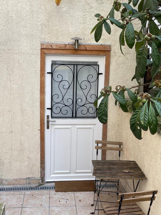 Studio entièrement équipé à 10 min de La Défense - B&B