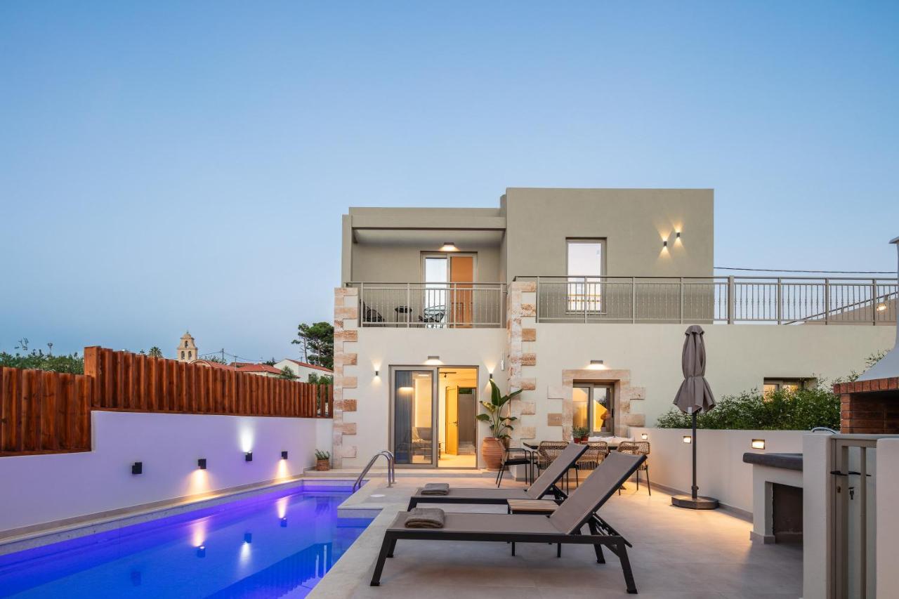 Marvelous new luxury villa with heated pool! - B&B Astérion