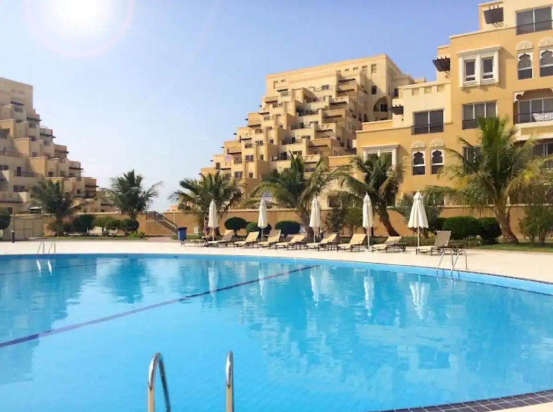 B&B Ras al-Khaimah - Luxurious Private Beach & Pool, fully Furnished 1BR Apartment at Marjan Island Ras al khaimah - Bed and Breakfast Ras al-Khaimah