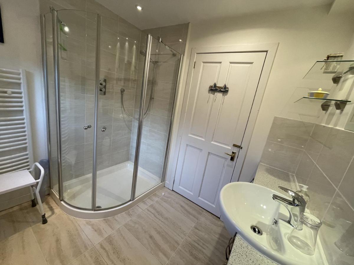 The Cottage, overlooking Loch Fyne - B&B Cairndow