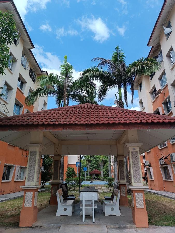 M.FR Homestay Pangsapuri Putra Damai - B&B