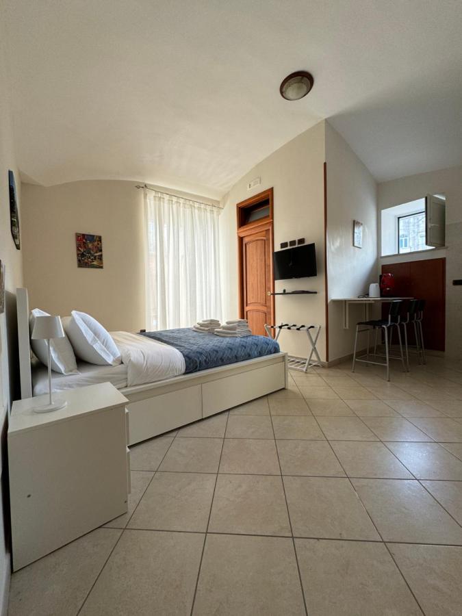 ART SUITE NEL CUORE DI PORTICI - Chambres d’hôtes Portici