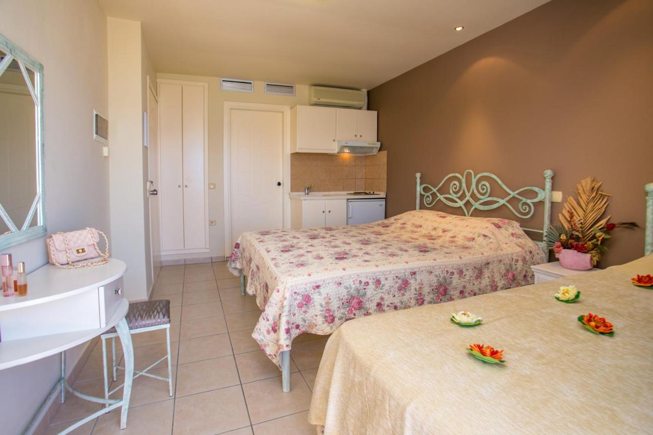 Studio with Sea View (3 Adults)