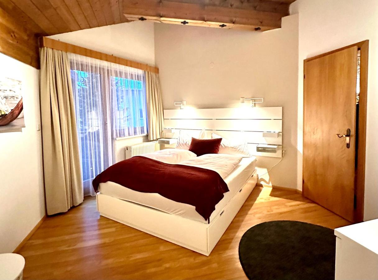 Großes Apartment mit 1 Schlafzimmer und Balkon