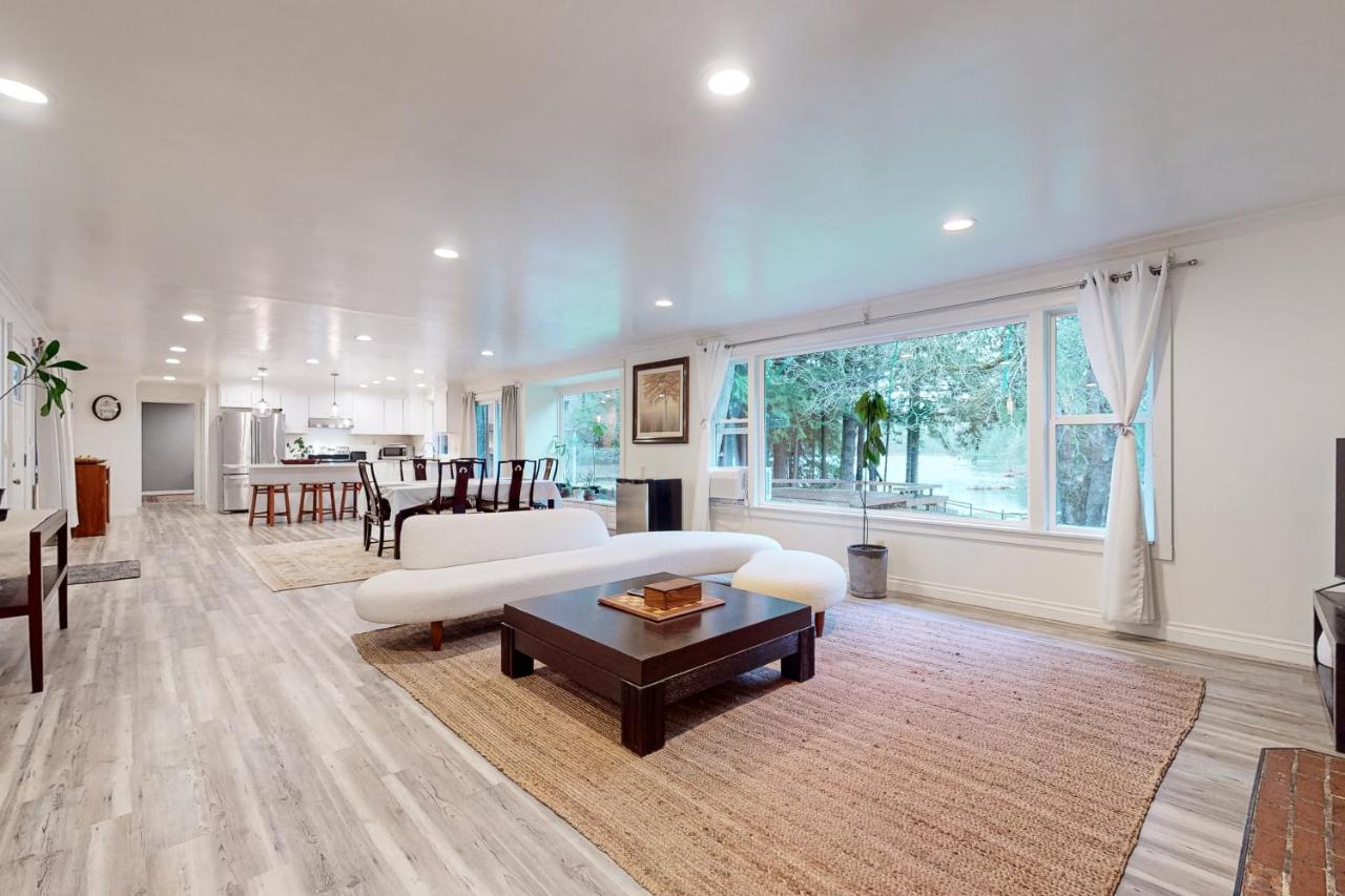 The Lake's Hidden Gem - B&B Snoqualmie