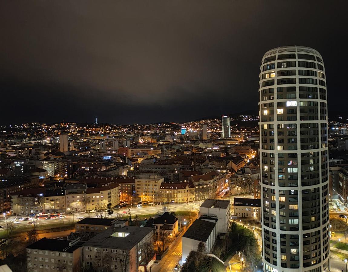 SAG Romantic 22 floor Panorama city free parking free wifi - B&B Bratislava