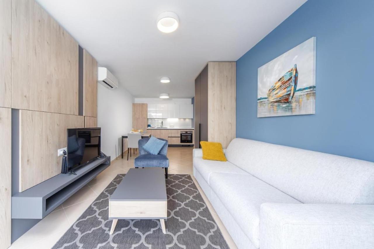 Studio mit Gartenblick