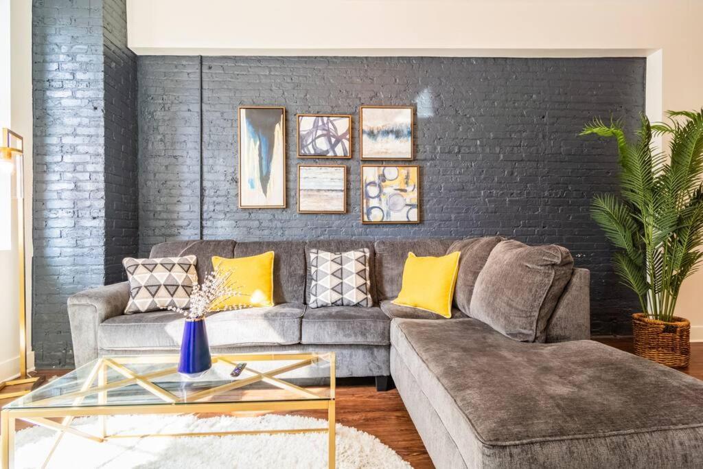 McCormick 420 friendly 3BR-2BA family unit that sleeps 8 guests with Optional Parking and Gym access - B&B