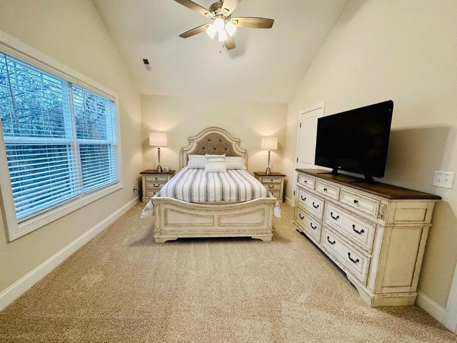 B&B Gastonia - Gastonia Retreat Master Bedroom for rent Shared House Brand NEW Home! - Bed and Breakfast Gastonia