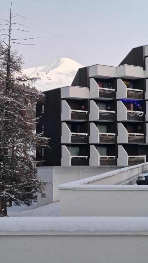 B&B Vars - "Miramonte" appartement avec terrasse vue montagne et parking privatif sous-sol, à proximité immédiate des pistes, cœur de Vars les Claux, secteur point show avec commodités et piscine chauffée de plein air - Bed and Breakfast Vars