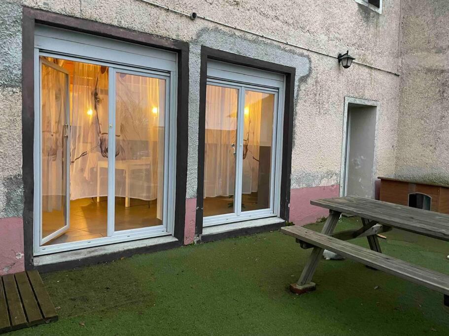 Maison mitoyenne de campagne. Proche autoroute A7. Pour visiter la Dombes, Lyon - Chambres d’hôtes