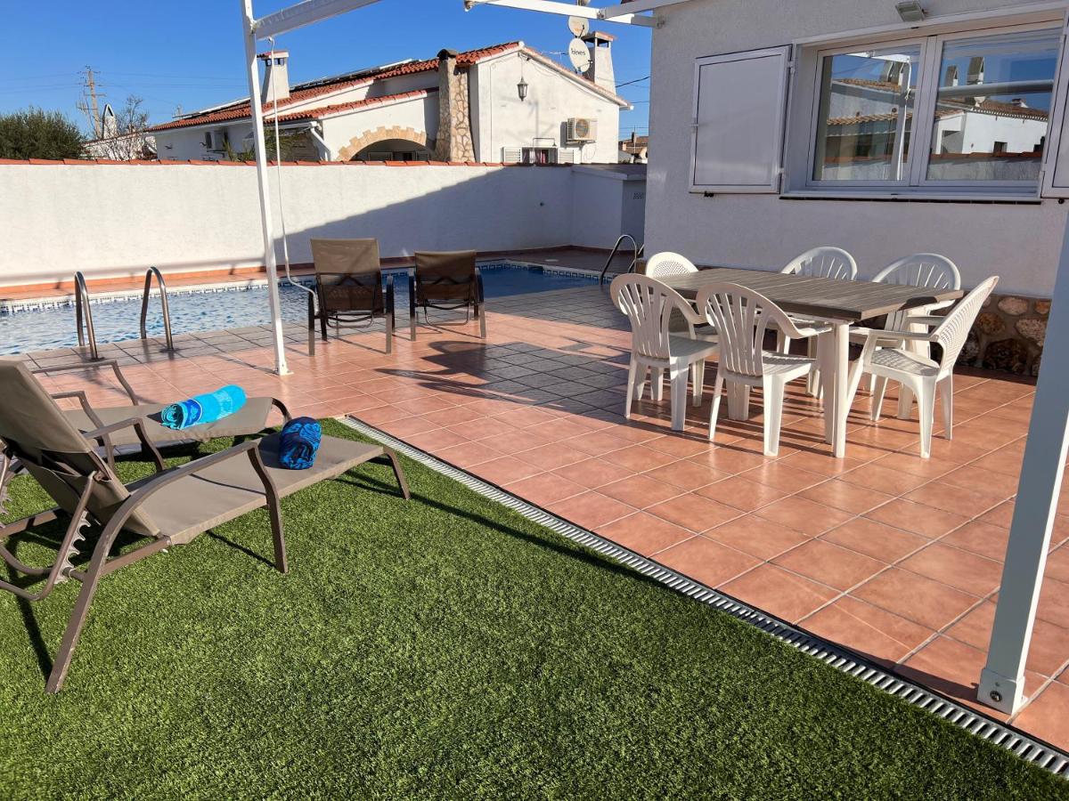 Villa OM, Piscina Privada, Aire Acondicionado Free - Chambres d’hôtes l'Escala