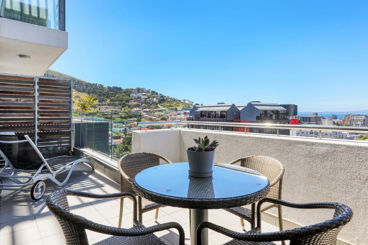 Backup-Powered Elegant City Balcony Apartment - B&B Ciudad del Cabo