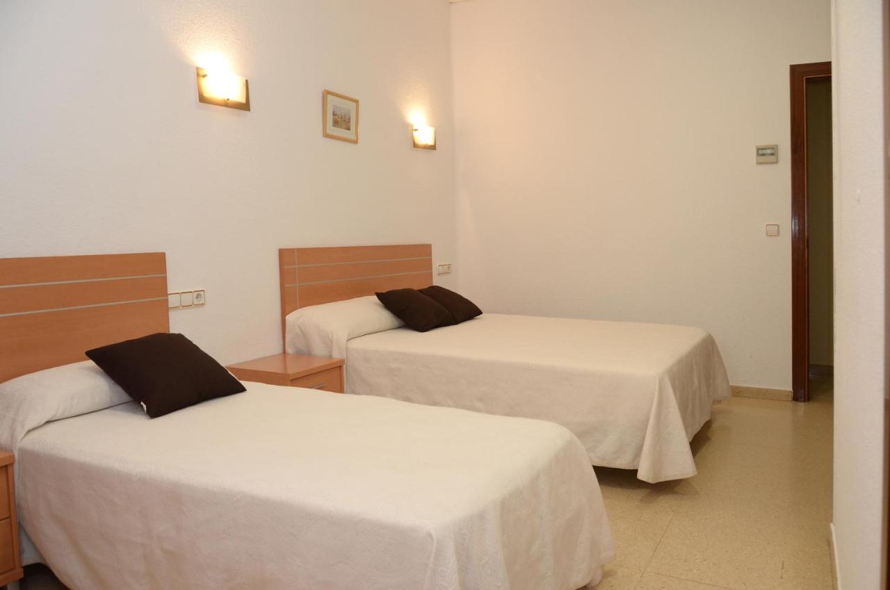 Triple Room with Private Bathroom and Balcony