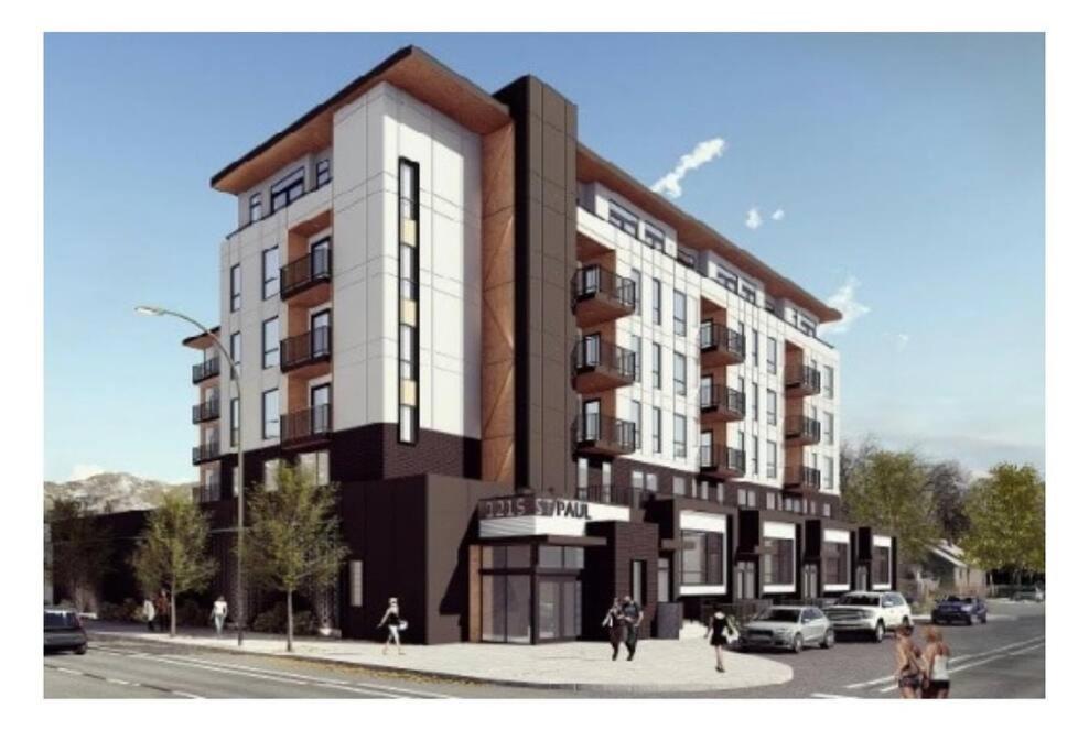 Spacious 2-bed, 2-bath condo in downtown Kelowna! - B&B