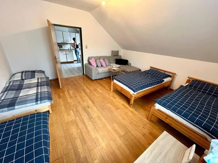 B&B Leitendorf - Kino Nähe, Einkaufscenter - Bed and Breakfast Leitendorf