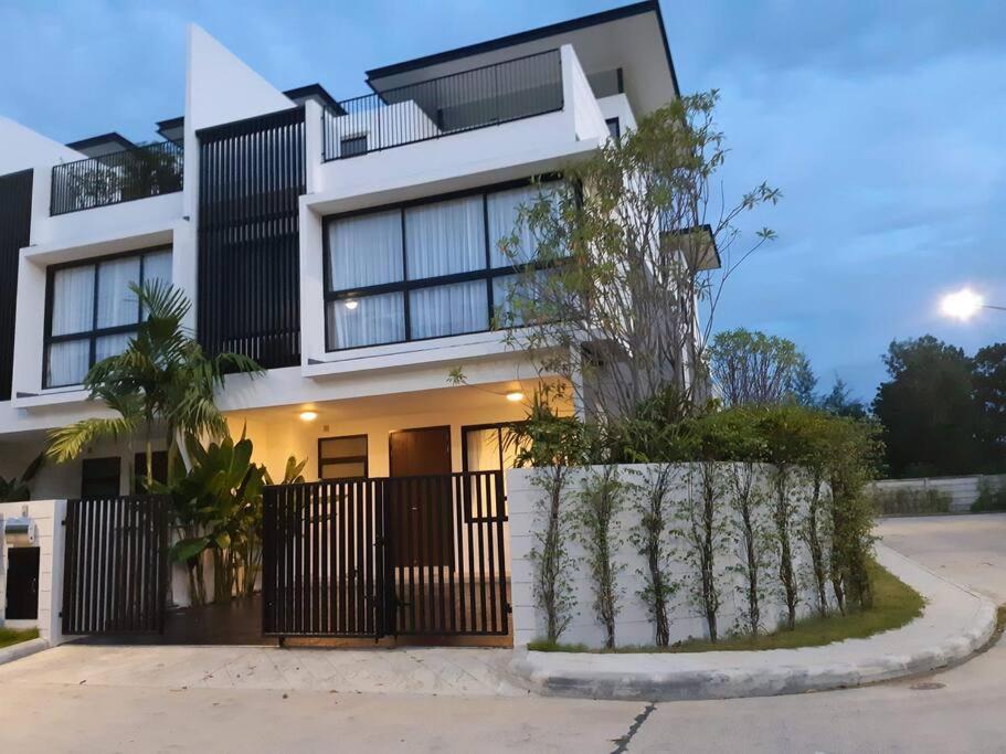 Friendly Townhouse Laguna Park - B&B