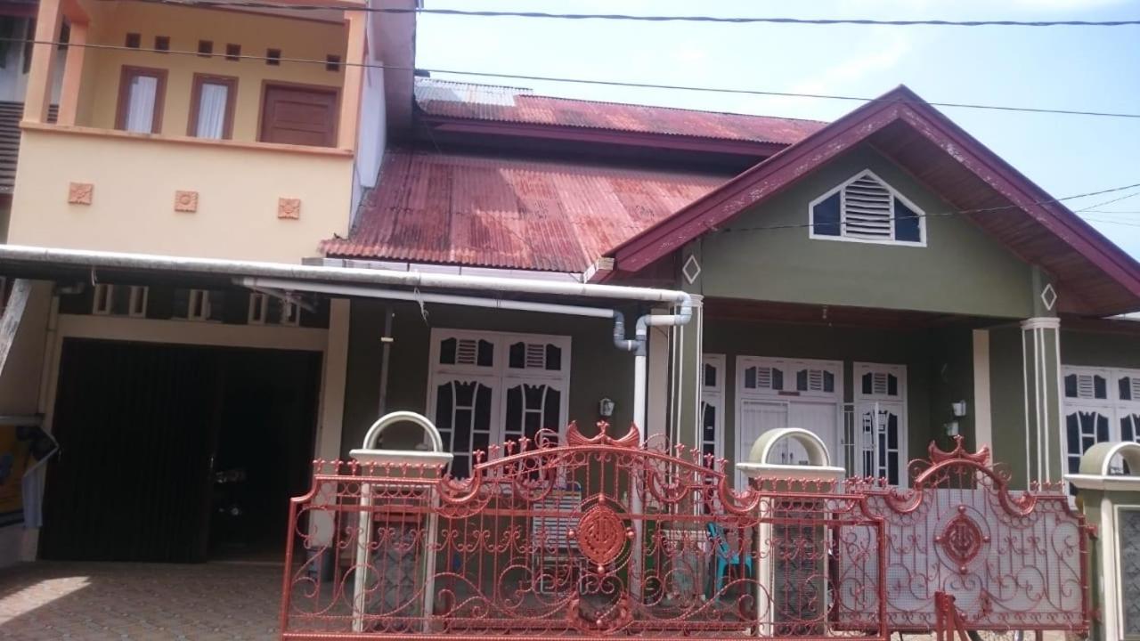 KHAIRI HOMESTAY - B&B