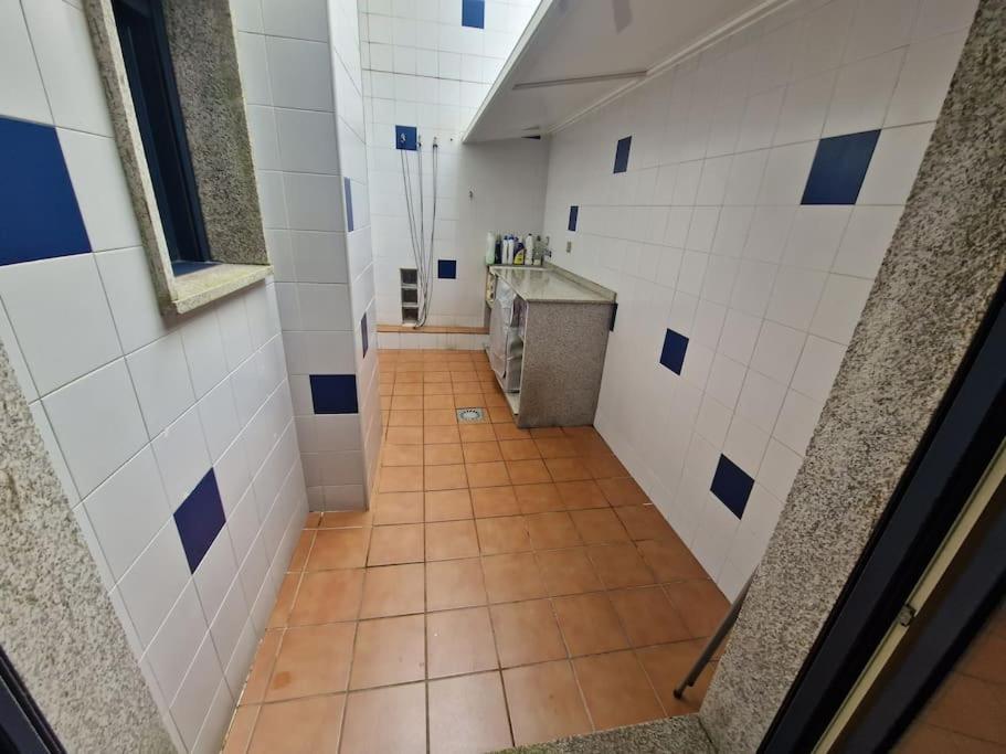 Bouzas. Garaje con cargador V.E. - B&B Vigo