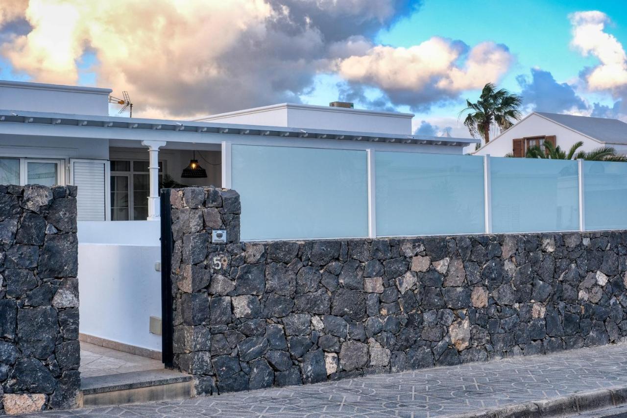 Mar Azul Puerto Calero - Private Pool and BBQ By Lanzarote Vacation Homes - Chambres d'hôtes Puerto Calero