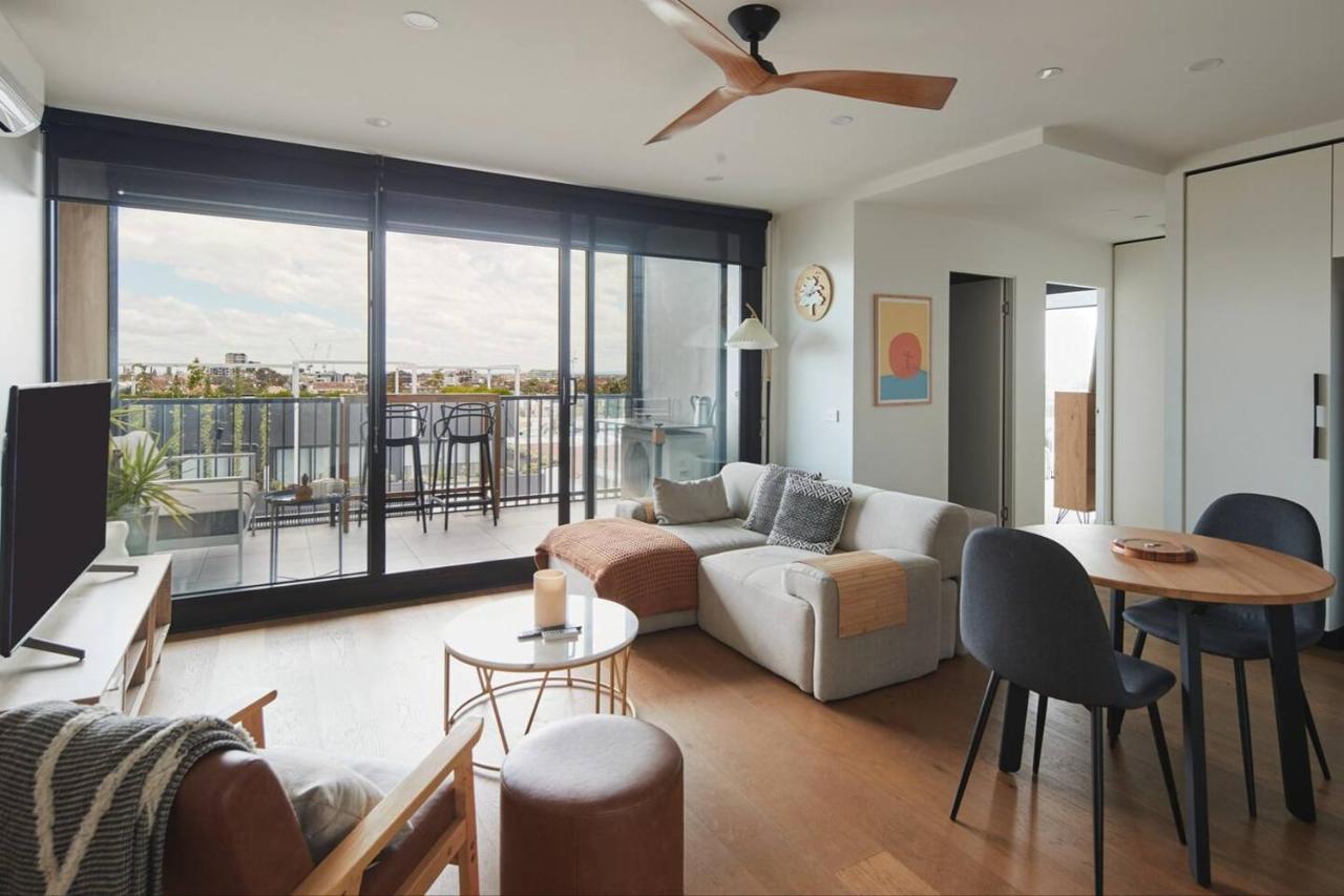 Urban Rendezvous - Where Productivity Meets Play - Ferienwohnung