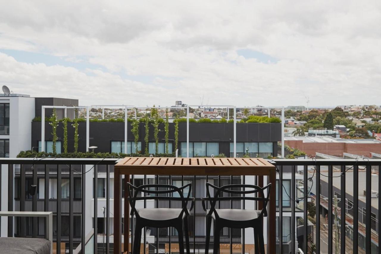 Urban Rendezvous - Where Productivity Meets Play - Bed and Breakfast Melbourne