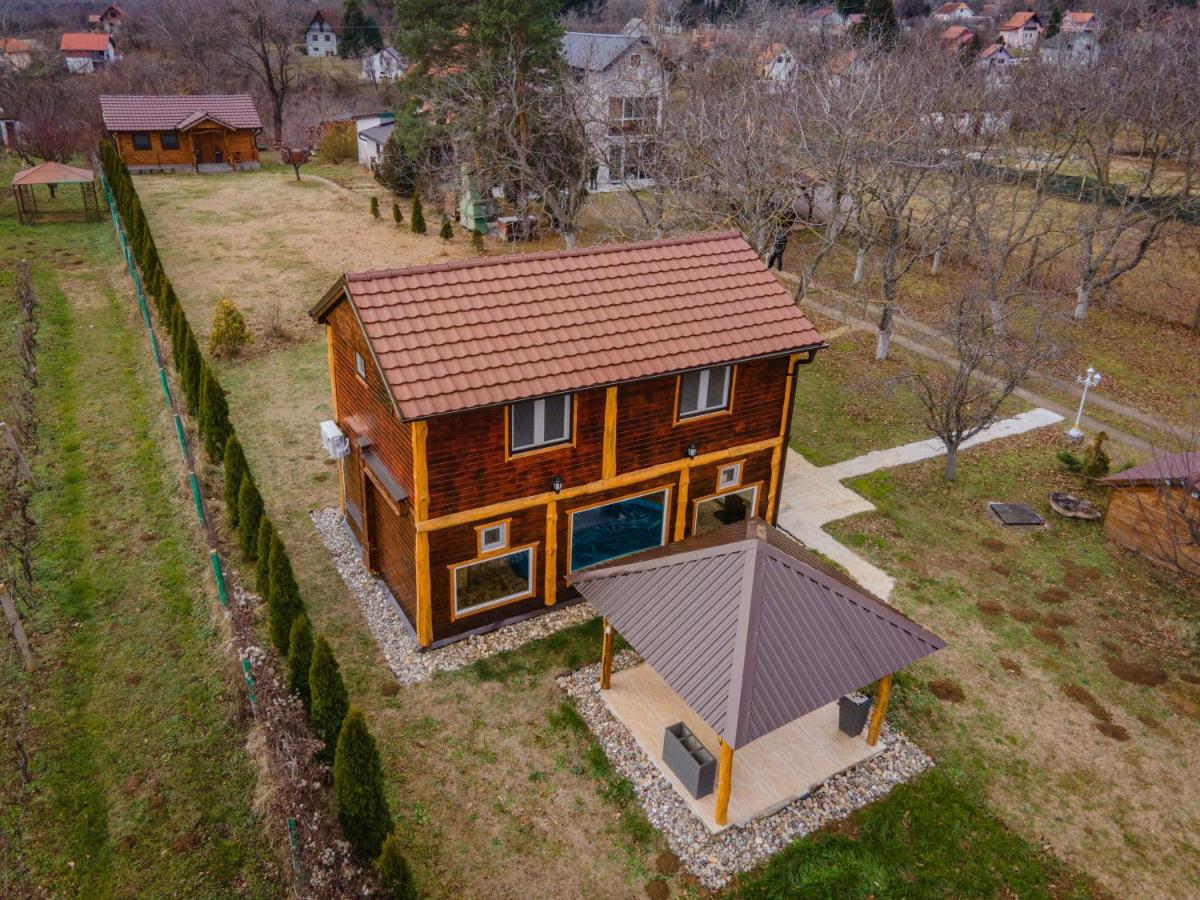 Brvnara Aurora Vista sa bazenom - B&B