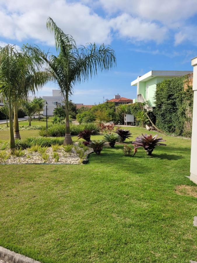 Sobrado com garagem e churrasqueira - B&B