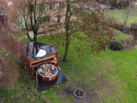 De Opkikker 10 persoons vakantiehuis met hottub - Bed and Breakfast Giethoorn