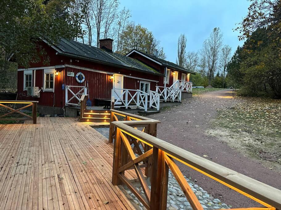 Villa Koskenäyräs - beautiful Villa beside the Kymi River and Kokonkoski rapids - Bed and Breakfast