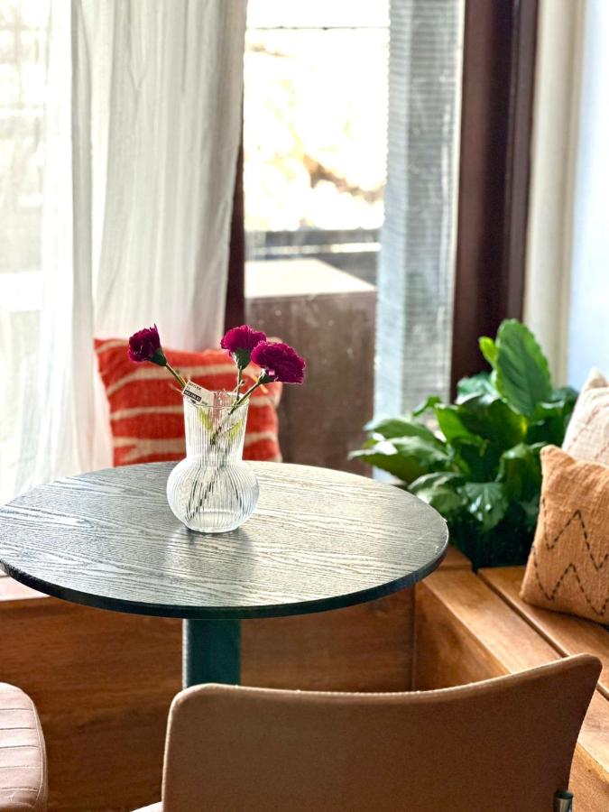 MONA NEST Canggu 2BR Tiny House with Rooftop and Cozy Workspace - B&B