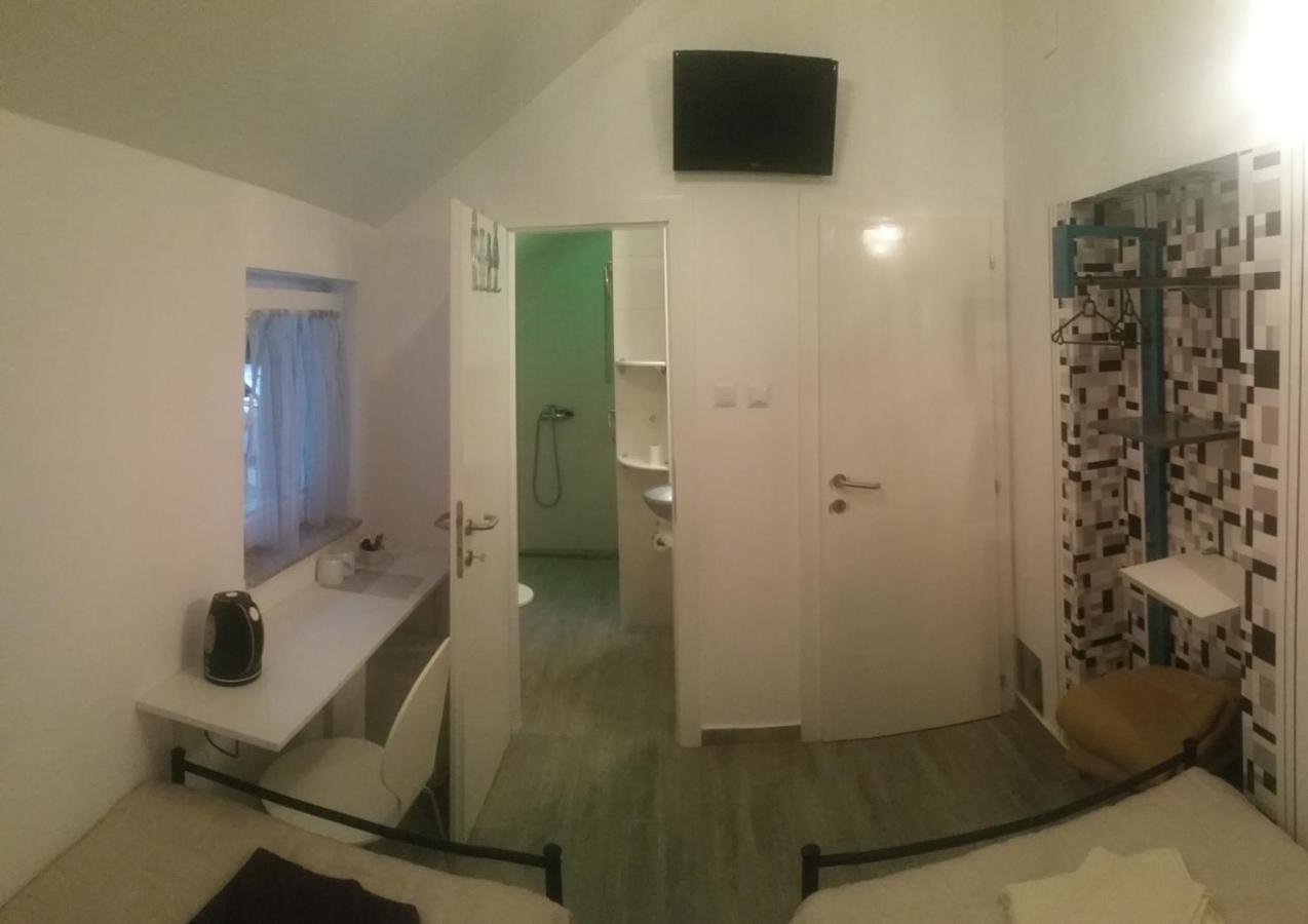 Camera Doppia con Letti Singoli con Bagno