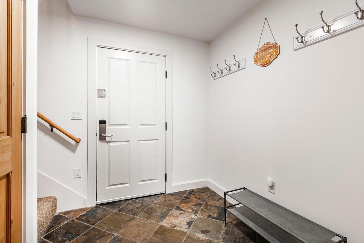 1 Bedroom Condominium #306E